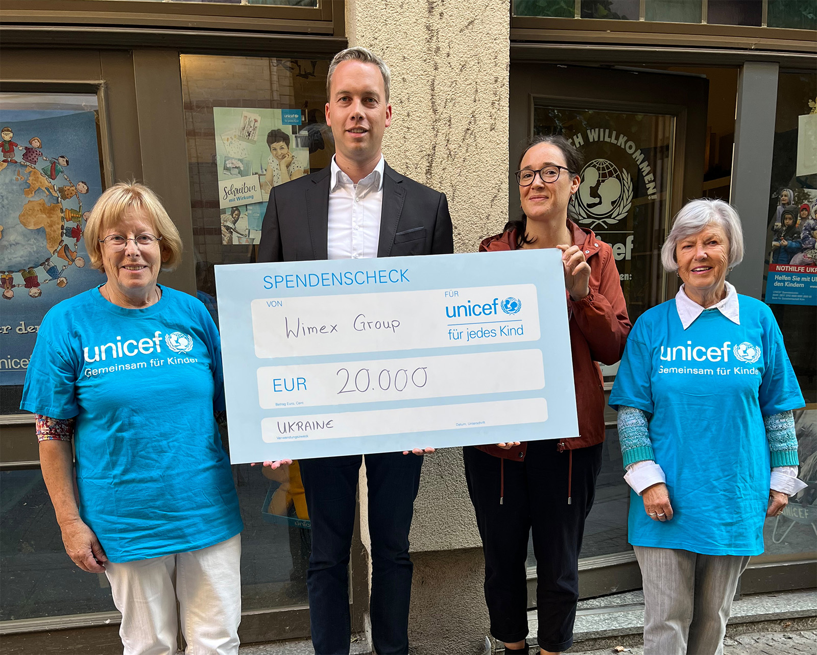 Wimex_Gruppe_Maislabyrinth_Halle_Uebergabe_Spende_UNICEF_web